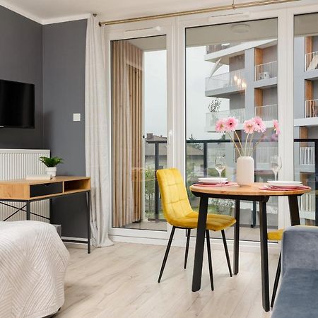 Studio With Balcony Warsaw Kokoryczki By Noclegi Renters Εξωτερικό φωτογραφία