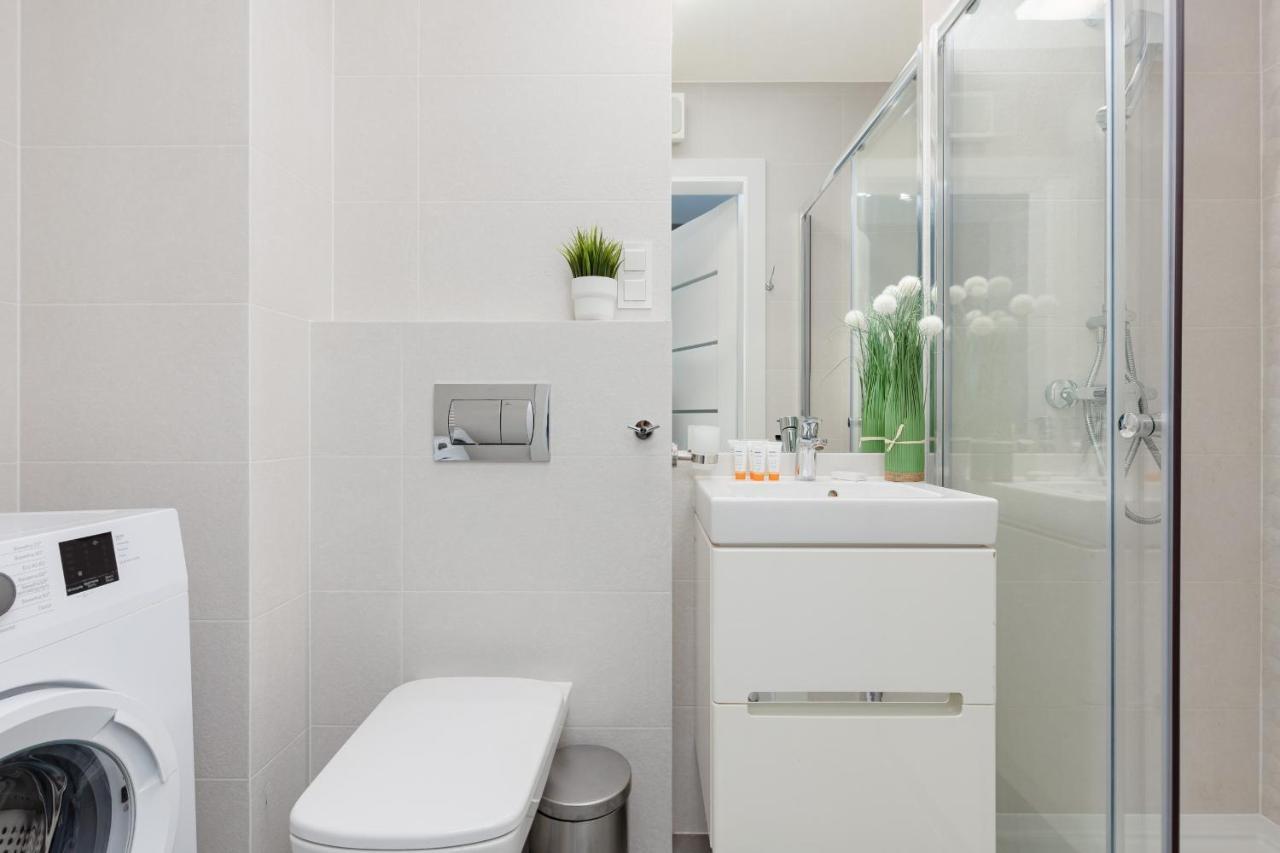 Studio With Balcony Warsaw Kokoryczki By Noclegi Renters Εξωτερικό φωτογραφία