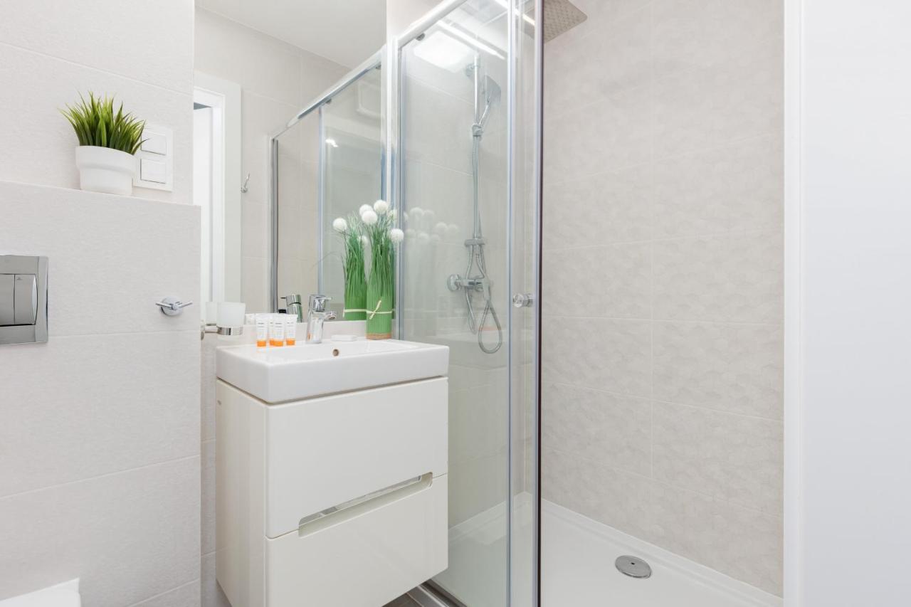 Studio With Balcony Warsaw Kokoryczki By Noclegi Renters Εξωτερικό φωτογραφία